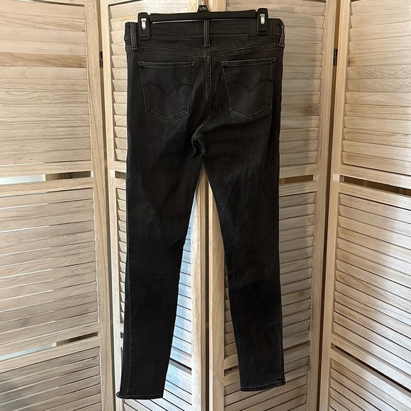 Women’s Levi Jeans - Picture 5 of 5